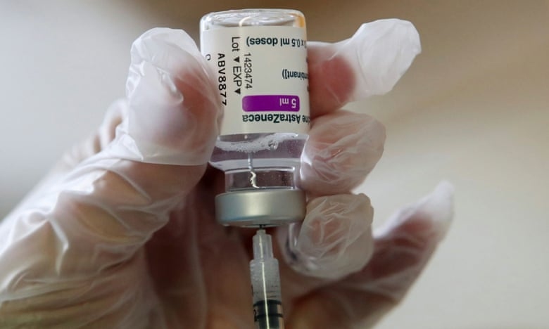 Vaccine AstraZeneca tiếp tục gây tranh cãi tại châu Âu với nghi ngờ gây đông máu