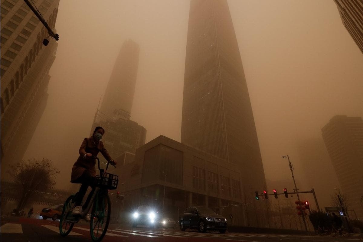 Bão cát bủa vây, thủ đô Bắc Kinh (Trung Quốc) ô nhiễm nghiêm trọng