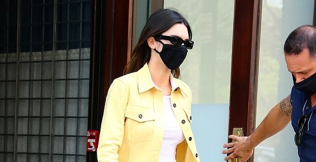 Kendall Jenner thanh lịch rời khỏi khách sạn ở New York