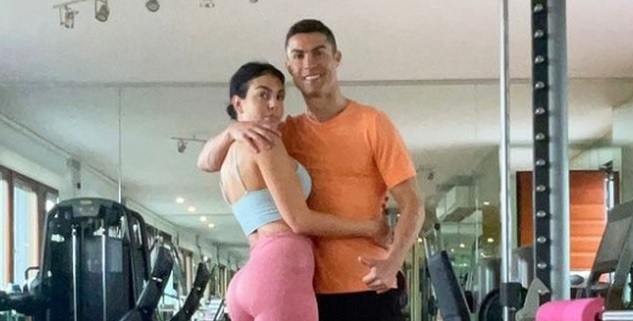 Georgina Rodriguez khoe dáng nóng bỏng, tình tứ ôm bạn trai Ronaldo trong phòng tập gym