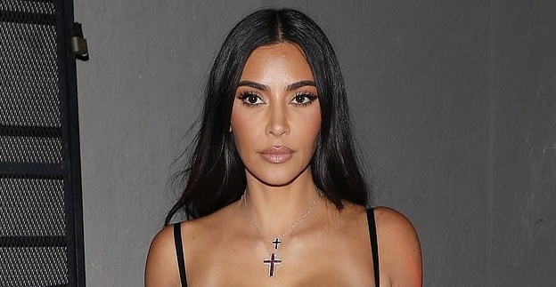 Kim Kardashian gợi cảm đi ăn tối cùng vợ chồng Scooter Braun