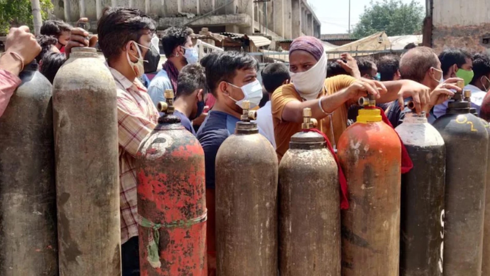Nổ súng sau tranh cãi tại trung tâm nạp bình oxy ở Ấn Độ