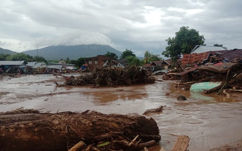 Ít nhất 50 người chết vì lũ lụt và lở đất tại Indonesia và Timor Leste