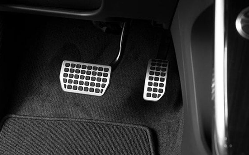 automatic_pedals_footwell.jpg