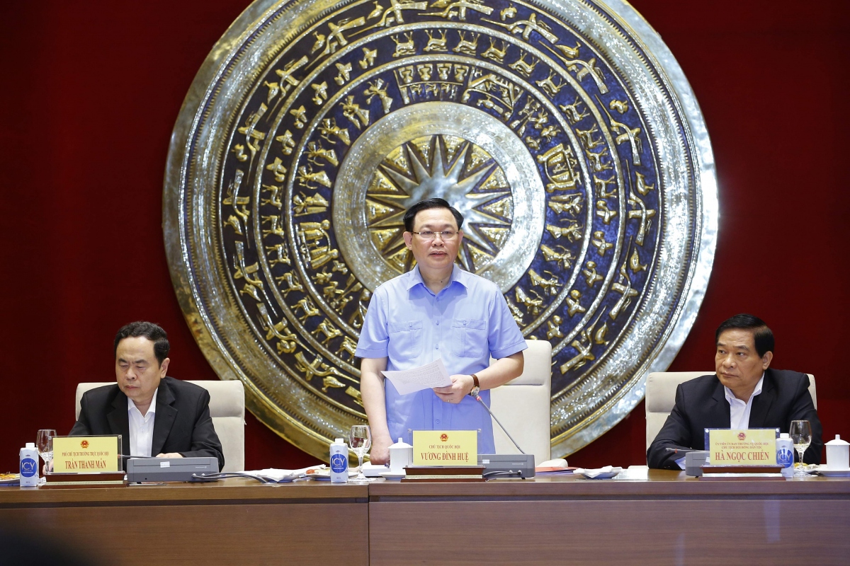 Chủ tịch Quốc hội Vương Đình Huệ làm việc với Hội đồng Dân tộc