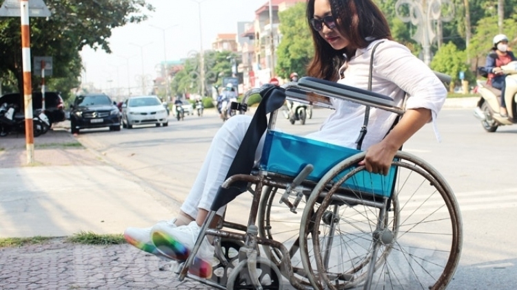 Người khuyết tật vẫn khó tiếp cận công trình công cộng