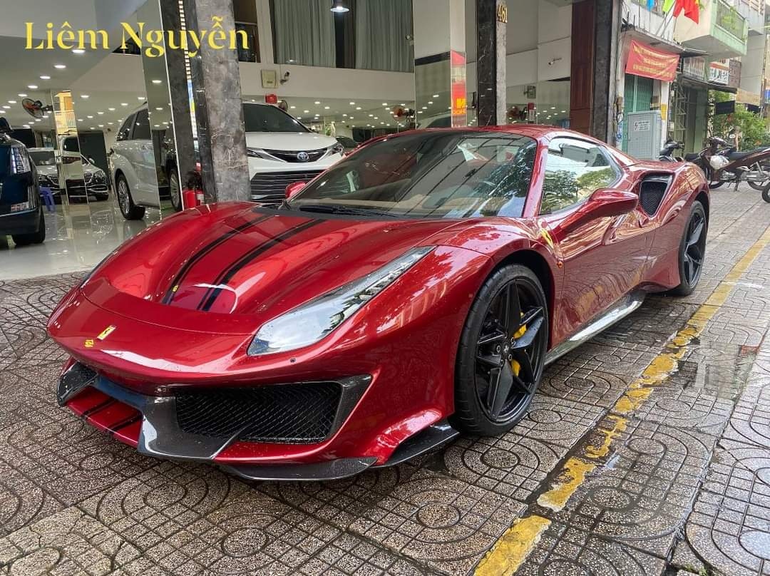 Ferrari 488 Pista Spider thứ hai bất ngờ xuất hiện tại Việt Nam