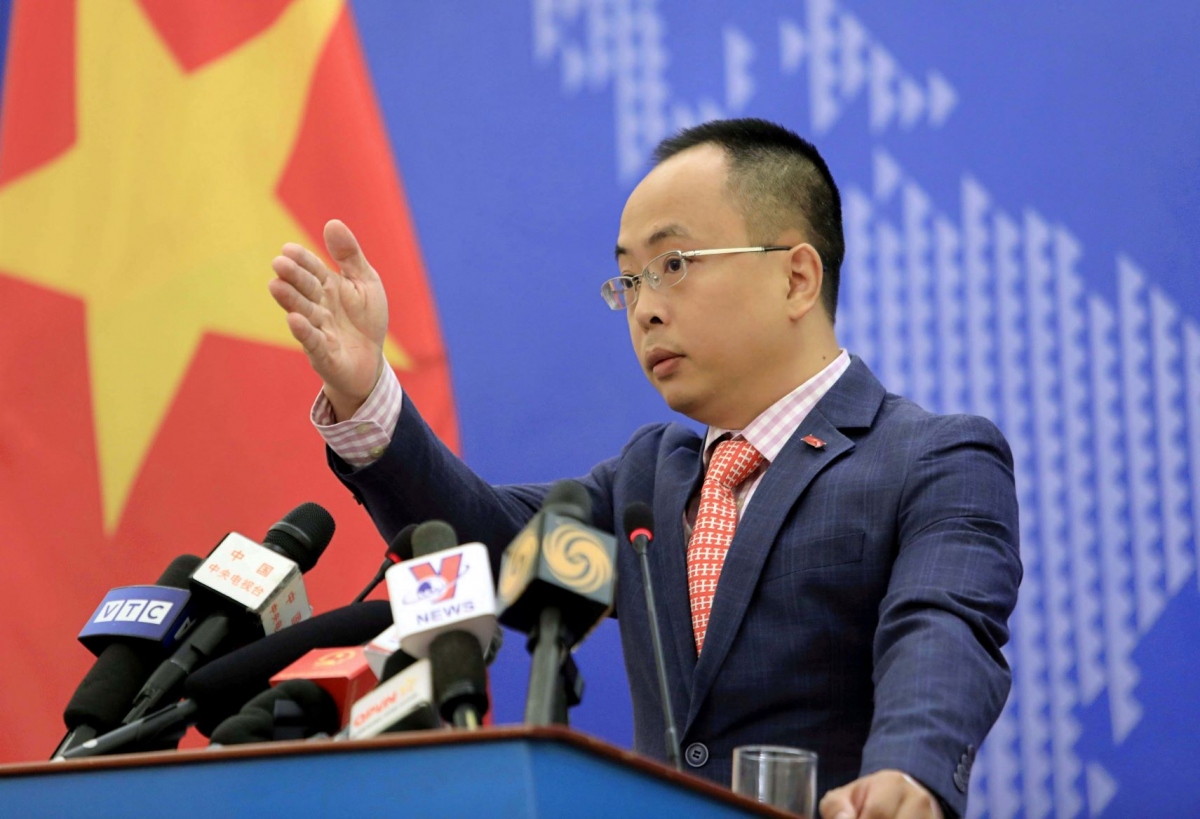 Việt Nam lên tiếng trước việc Trung Quốc đưa tàu sân bay đến Biển Đông