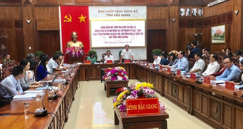 Ông Trần Thanh Mẫn kiểm tra công tác bầu cử tại tỉnh Hậu Giang