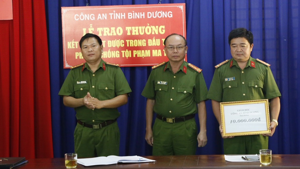 Khen thưởng Ban chuyên án triệt phá đường dây ma túy “khủng” ở Bình Dương