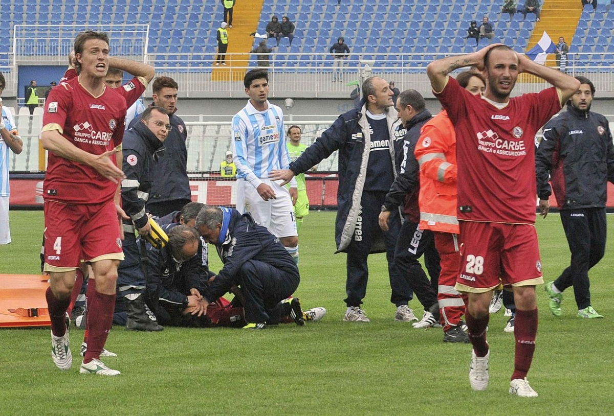 Ngày này năm xưa: Cầu thủ Italy qua đời khi gục ngã trên sân