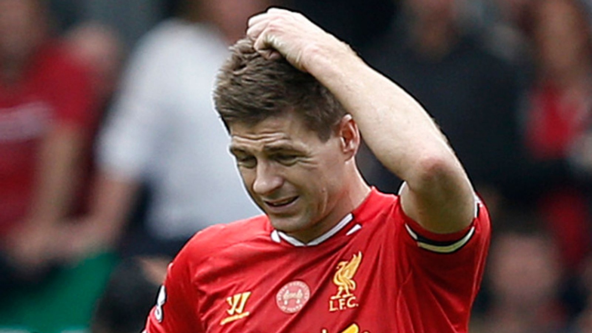 Ngày này năm xưa: Gerrard trượt chân "định mệnh", Liverpool mất danh hiệu Ngoại hạng Anh