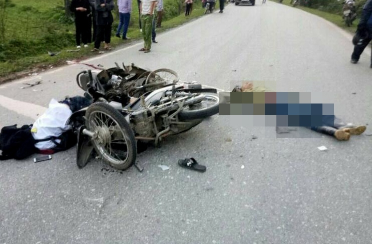 2 xe máy va chạm khiến 1 người tử vong