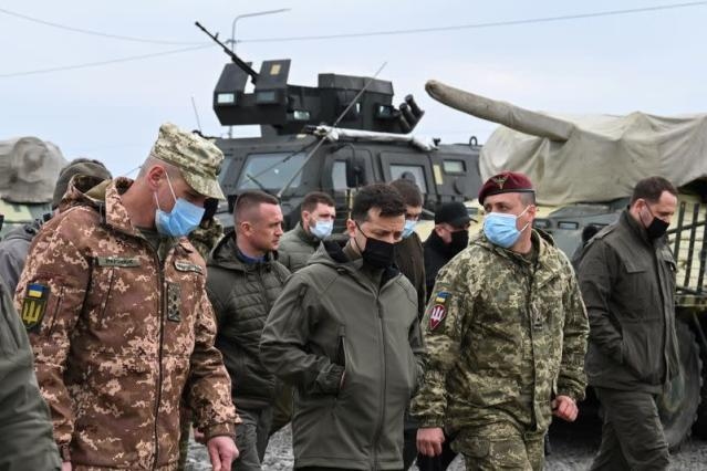 Tổng thống Ukraine chỉ đạo quân đội sẵn sàng trước căng thẳng với Nga
