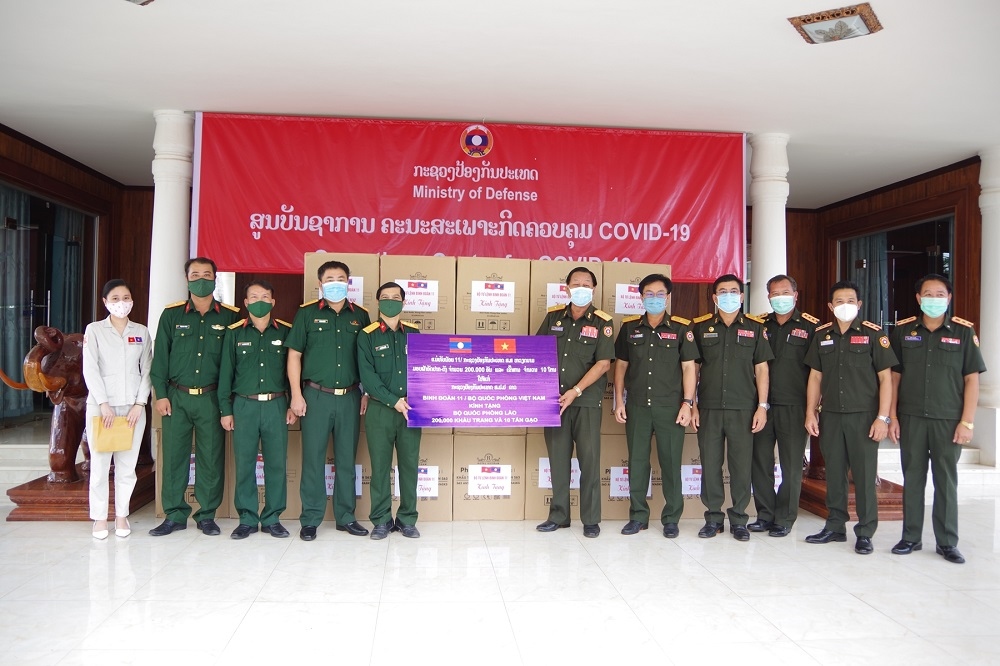 Binh đoàn 11 hỗ trợ Lào chống dịch Covid-19