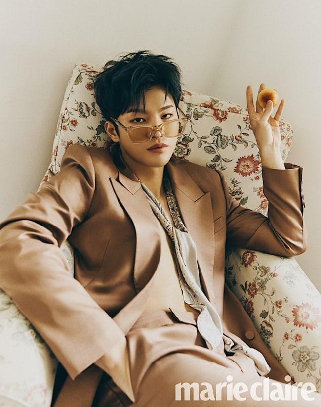 "Kẻ huỷ diệt" Seo In Guk quyến rũ trong loạt ảnh tạp chí