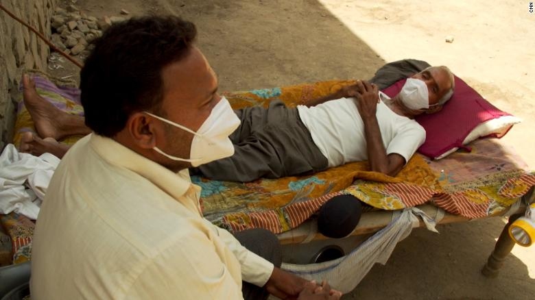 Ngôi làng vắng bóng bác sĩ ở Ấn Độ tự chống chọi với khủng hoảng Covid-19