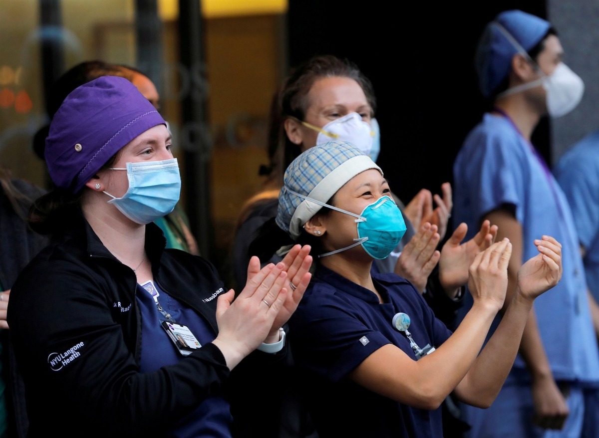 Nhân viên y tế gốc Á đối mặt với sự thù ghét và bạo lực giữa đại dịch Covid-19