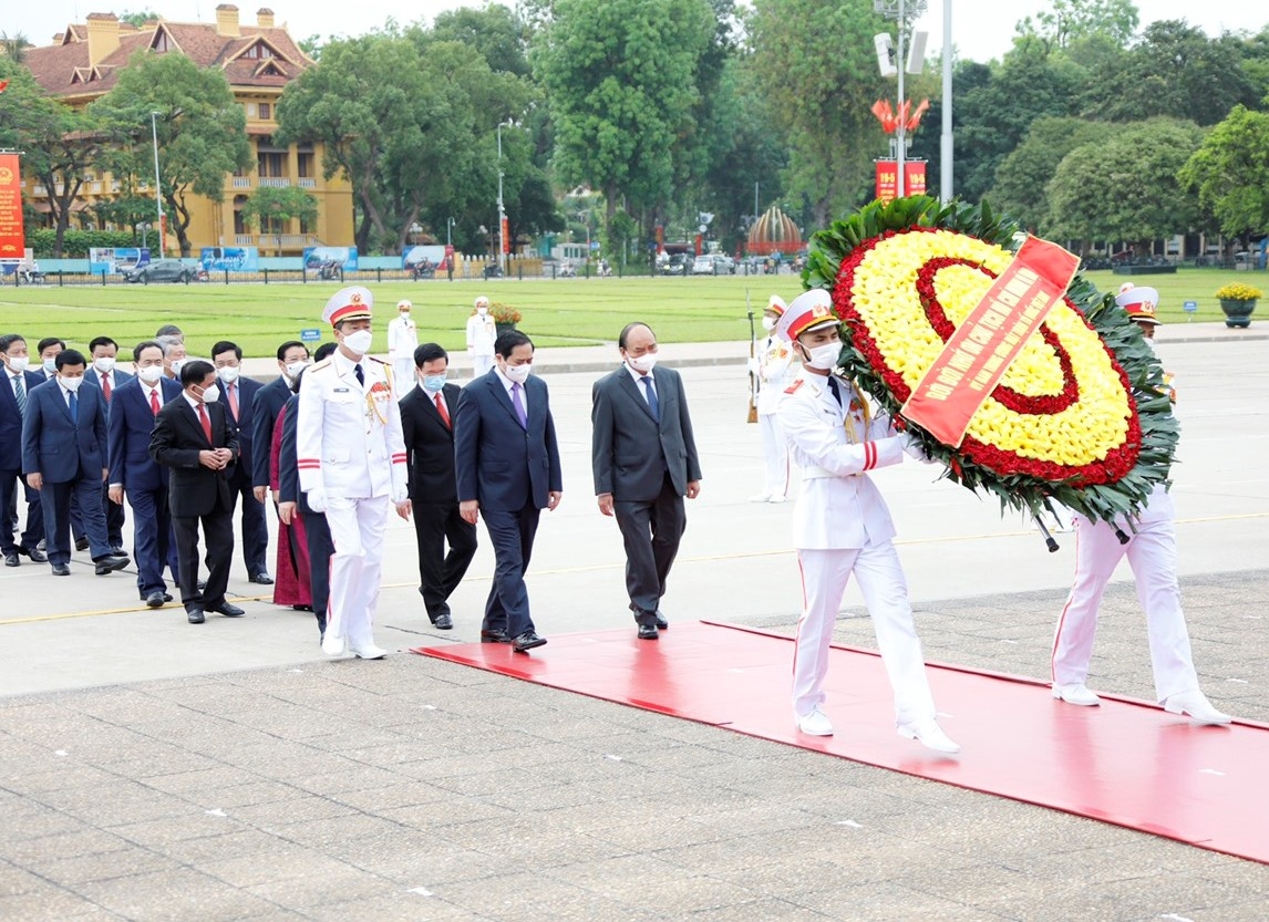 Đoàn đại biểu lãnh đạo Đảng, Nhà nước vào Lăng viếng Chủ tịch Hồ Chí Minh