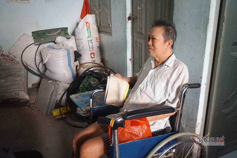 Trung Vinh "Phượng Hoàng lừng lẫy": Tuổi 76 liệt chân, làm bạn với tắc kè