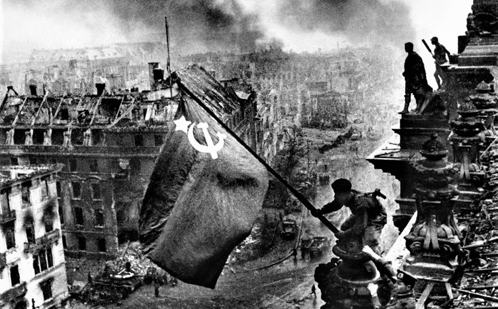 Thế chiến II dưới ống kính nhiếp ảnh gia huyền thoại Yevgeny Khaldei