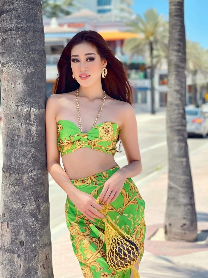 Chuyện showbiz: Hoa hậu Khánh Vân khoe eo "con kiến", thả dáng ngọt ngào trên bãi biển