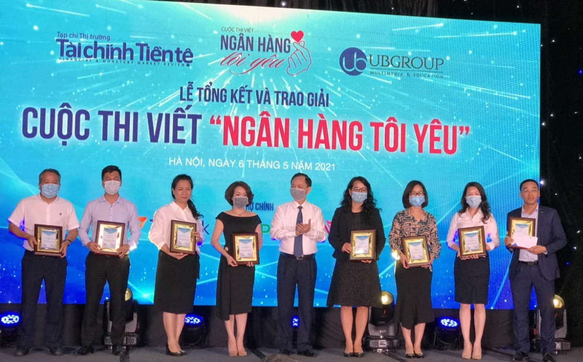 Trao giải cuộc thi viết “Ngân hàng tôi yêu” dịp kỷ niệm 70 năm Ngân hàng Việt Nam