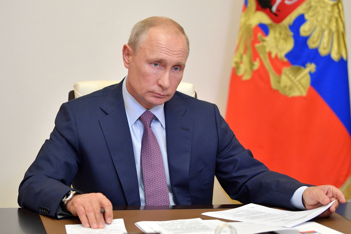 Tổng Thống Putin ký dự luật nâng độ tuổi người dân Nga được phép mua vũ khí