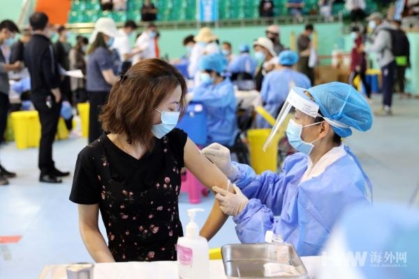 Trung Quốc trở thành quốc gia đầu tiên hoàn thành tiêm 500 triệu liều vaccine Covid-19