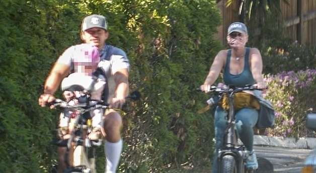 Katy Perry vui vẻ đạp xe tập thể dục cùng hôn phu và con gái cưng
