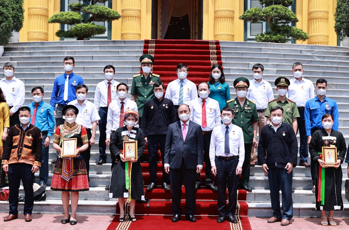 Chủ tịch nước Nguyễn Xuân Phúc tiếp Đoàn đại biểu các dân tộc thiểu số tỉnh Bắc Giang