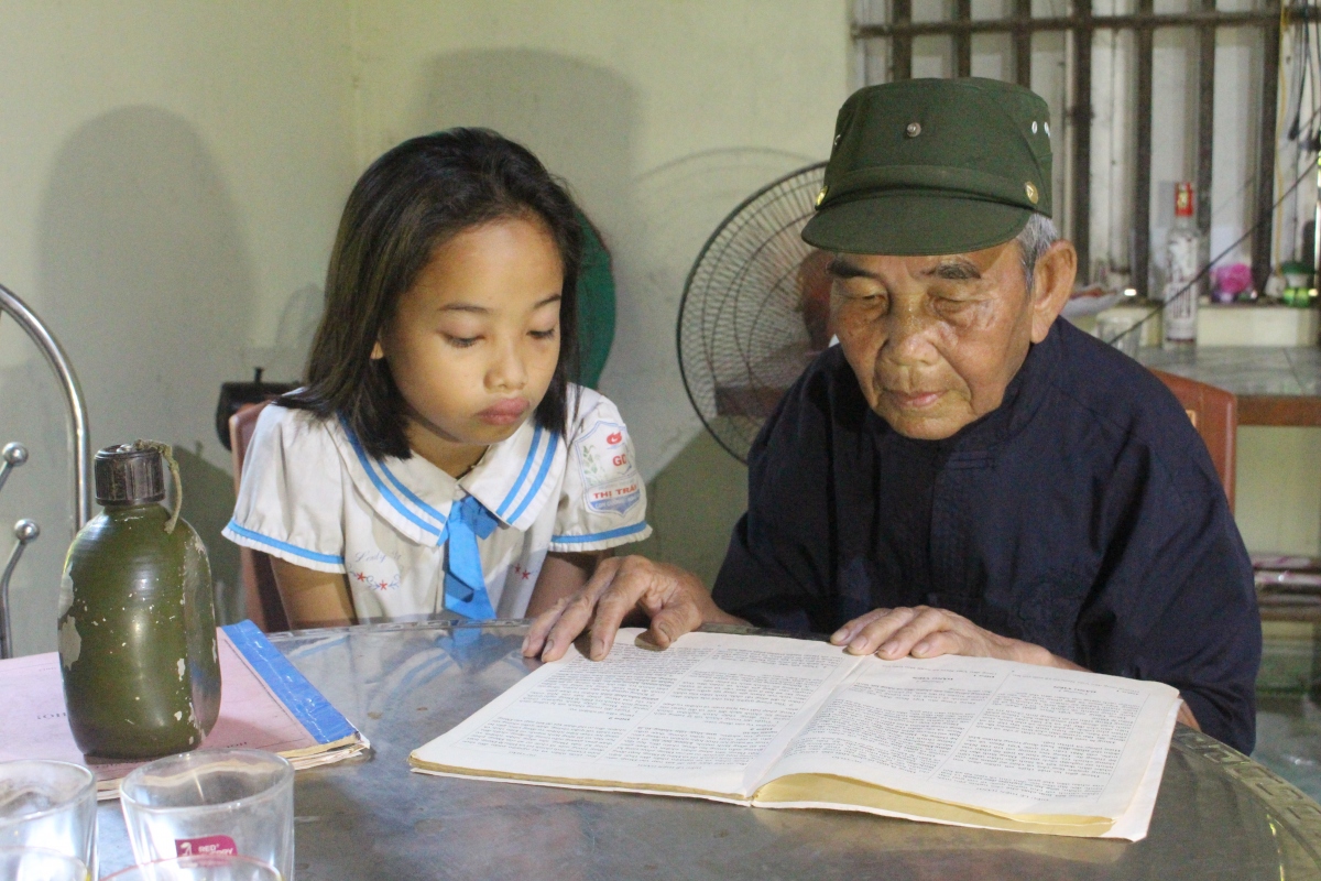 Thầy giáo già người Đan Lai và kỷ vật Bác Hồ tặng 60 năm trước