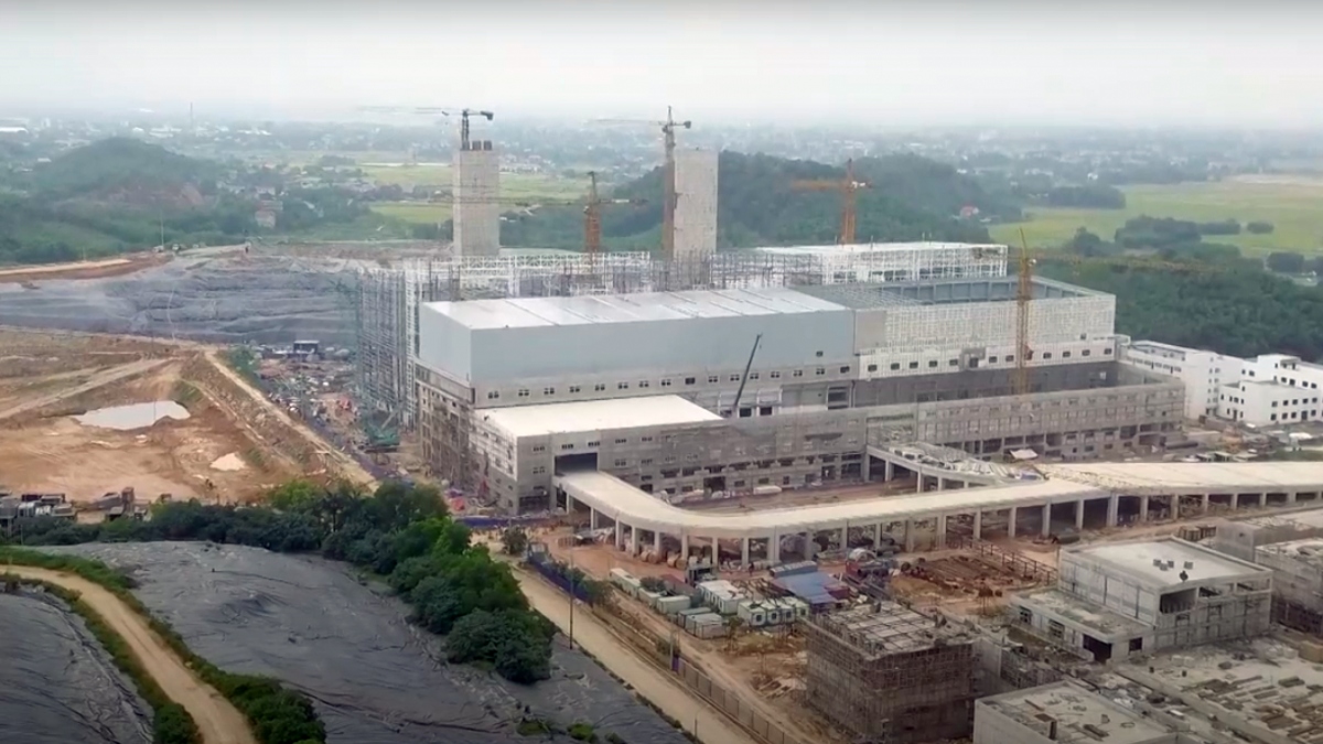 Nhà máy điện rác lớn nhất Hà Nội bắt đầu đưa rác vào xử lý