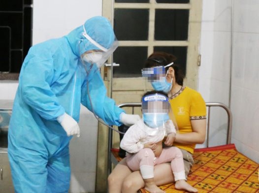 Bé gái 19 tháng tuổi từ Lào về Hà Tĩnh dương tính với SARS-CoV-2