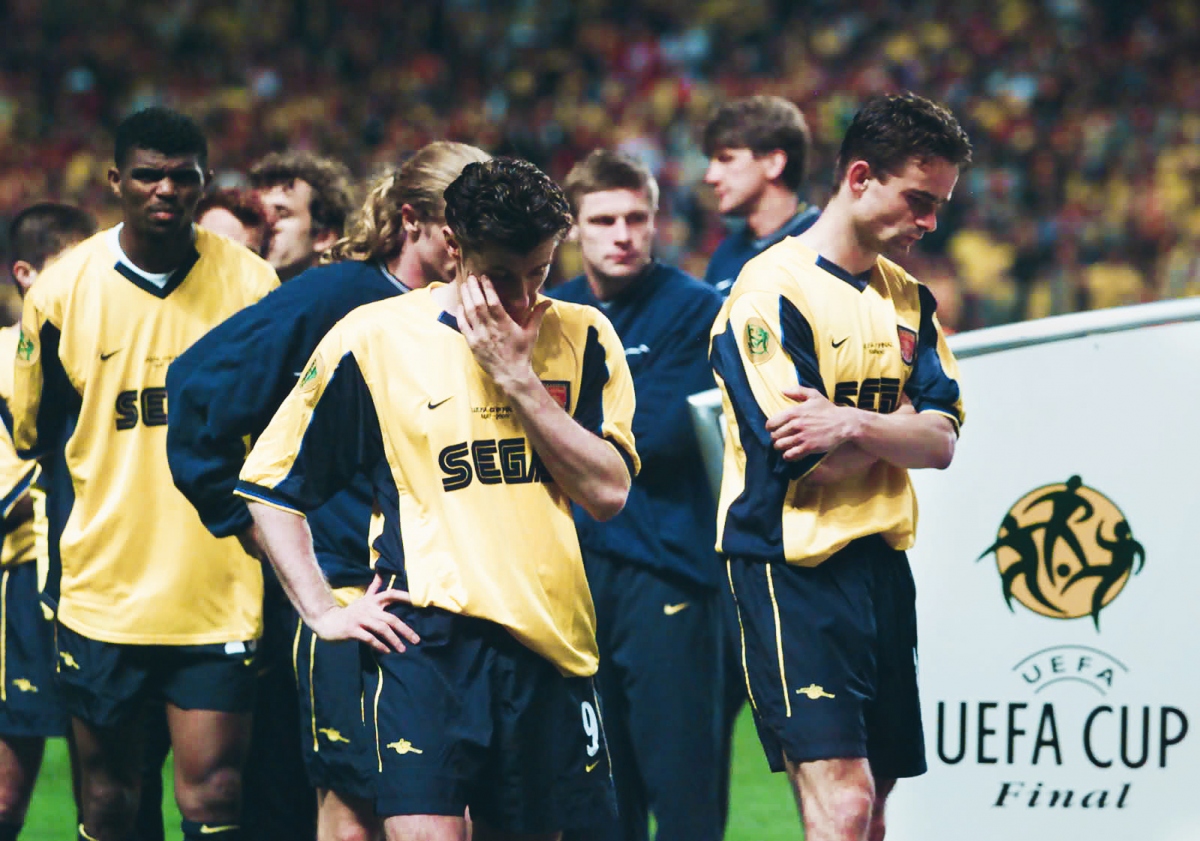Ngày này năm xưa: Arsenal thất bại trong trận chung kết UEFA Cup lịch sử