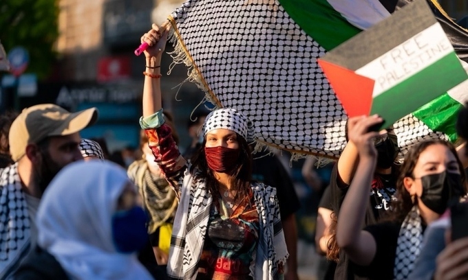 Siêu mẫu Mỹ ủng hộ Palestine, Israel lên tiếng chỉ trích