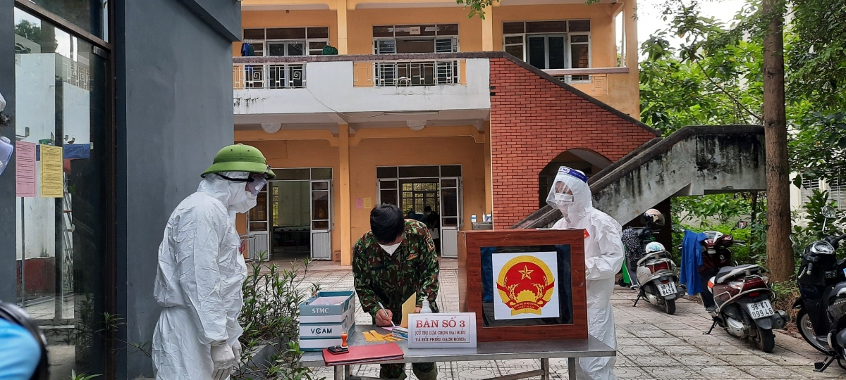 Các điểm bỏ phiếu ở Bắc Giang diễn ra nhanh gọn, bảo đảm quy định phòng dịch