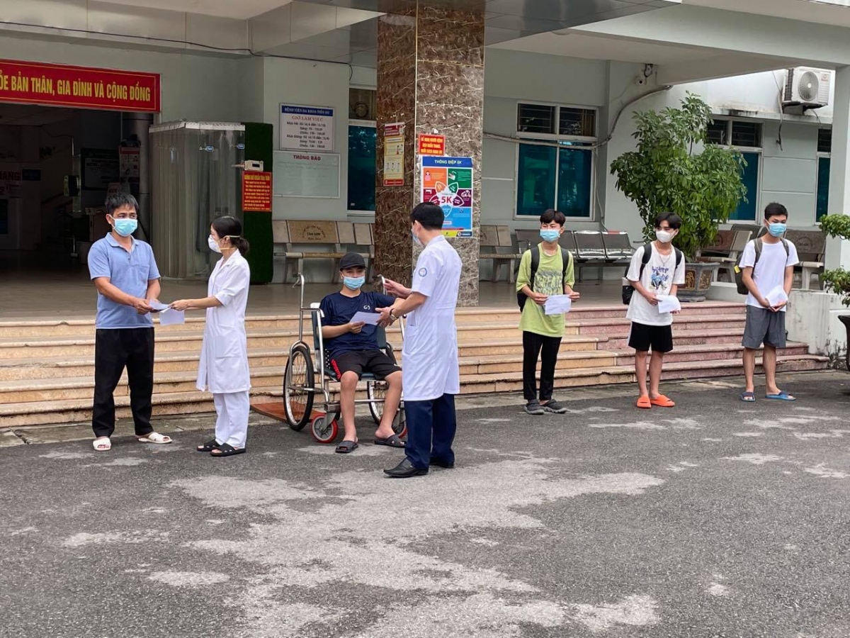 12 ca mắc COVID-19 ở Bệnh viện dã chiến Tiên Du, Bắc Ninh được xuất viện