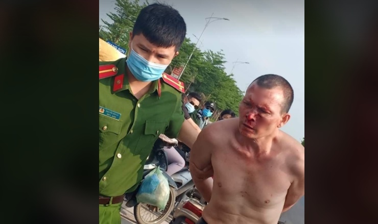 Bắt tên cướp taxi manh động, cầm dao chém người tại Hà Nội