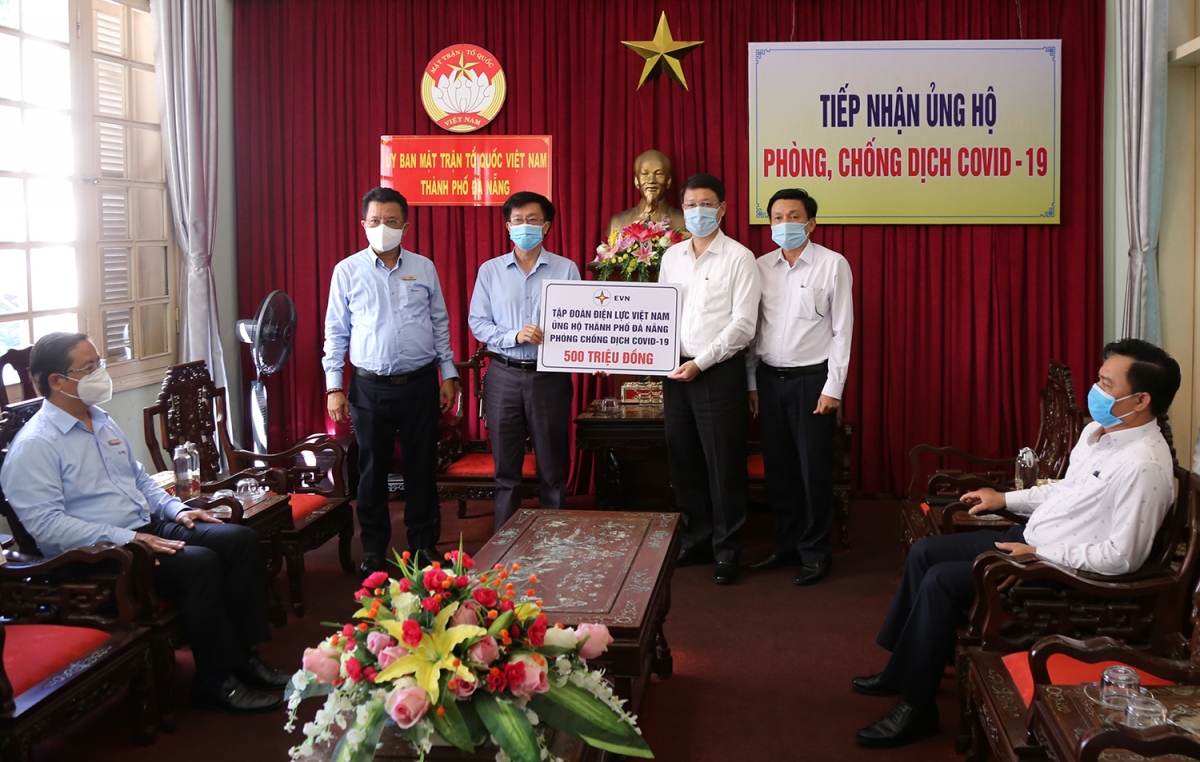 Tập đoàn Điện lực trao 1,5 tỷ đồng giúp Đà Nẵng, Bắc Ninh, Bắc Giang chống dịch COVID-19