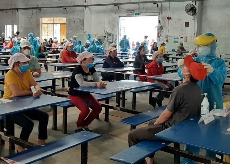 Lấy mẫu xét nghiệm toàn bộ người làm việc tại các khu công nghiệp ở Đà Nẵng