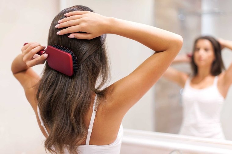 8 mẹo giúp bạn đối phó với tình trạng tóc bết, dầu