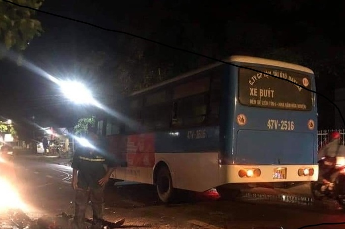 Đắk Lắk: Va chạm với xe buýt, hai nam thanh niên tử vong tại chỗ
