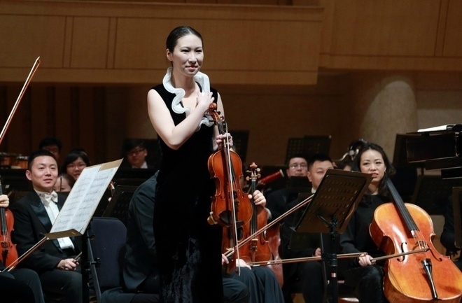 Nữ nghệ sĩ violin nổi tiếng Trung Quốc tự tử