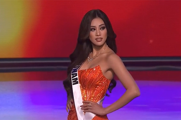 Khánh Vân "gây sốt" với màn xoay người ấn tượng trong đêm bán kết Miss Universe