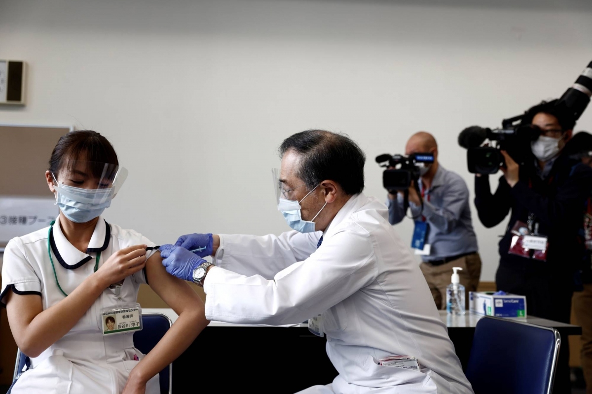 Nhật Bản bắt đầu tiêm chủng hàng loạt tại các trung tâm lớn