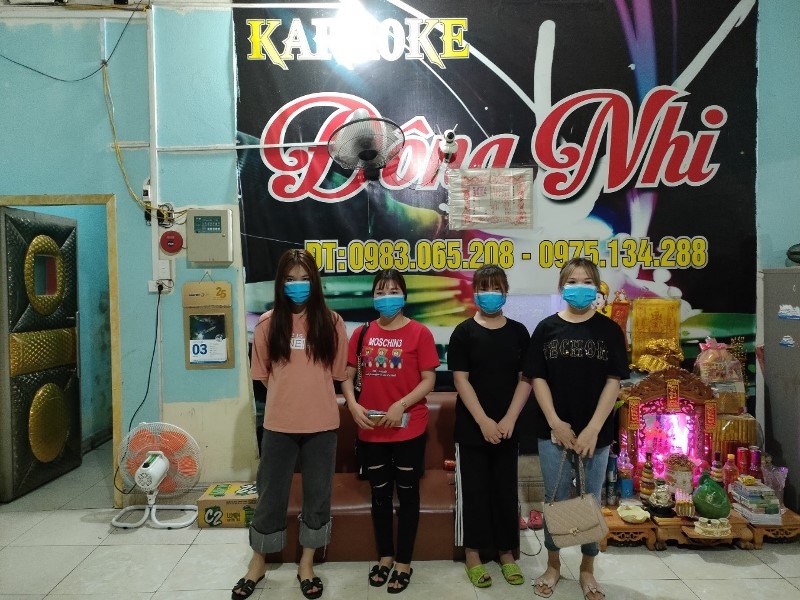 Quảng Ninh cách ly bắt buộc 8 thanh niên tụ tập hát karaoke bất chấp lệnh cấm