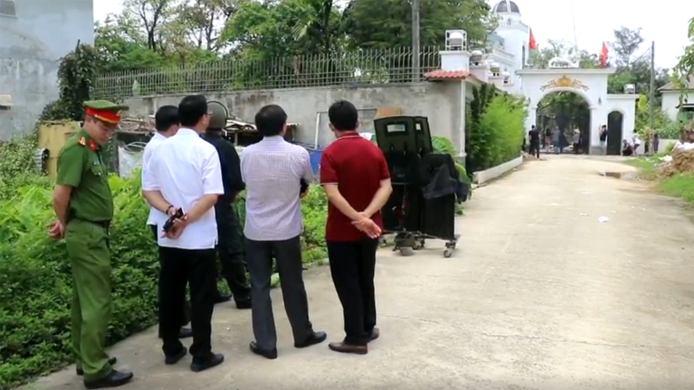 Kẻ bắn gục 2 người trước cổng “biệt phủ” bị khởi tố thêm tội danh