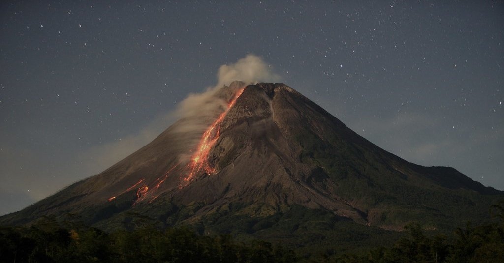 Núi lửa Merapi của Indonesia tiếp tục phun trào