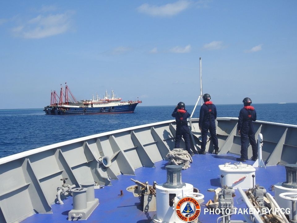 Philippines phản đối Trung Quốc liên tục triển khai tàu ở Biển Đông